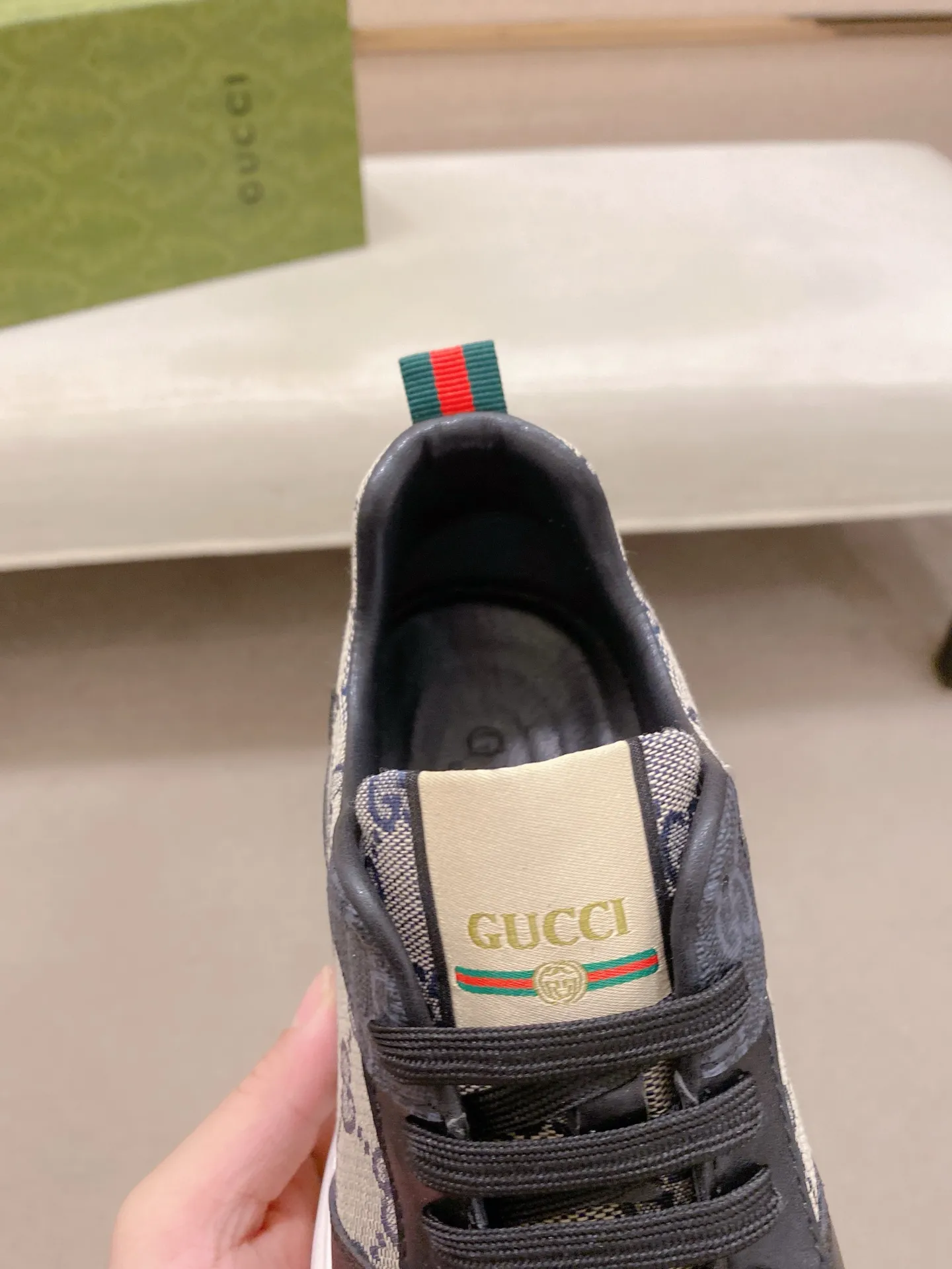 Factory price 442 men's shoes 💰New GUCCI (Gucci) counters are on the market at the same time, new men's shoes, 😘fabrics are selected imported cowhide, lining: sheepskin lining. 👍🏿 High-end ☄️ air-cushion molded anti-slip rubber outsole, exquisite lines, simple and elegant, comfortable and high-end for leisure travel. Code number: 38 to 44 (45 can be customized and cannot be returned or exchanged)